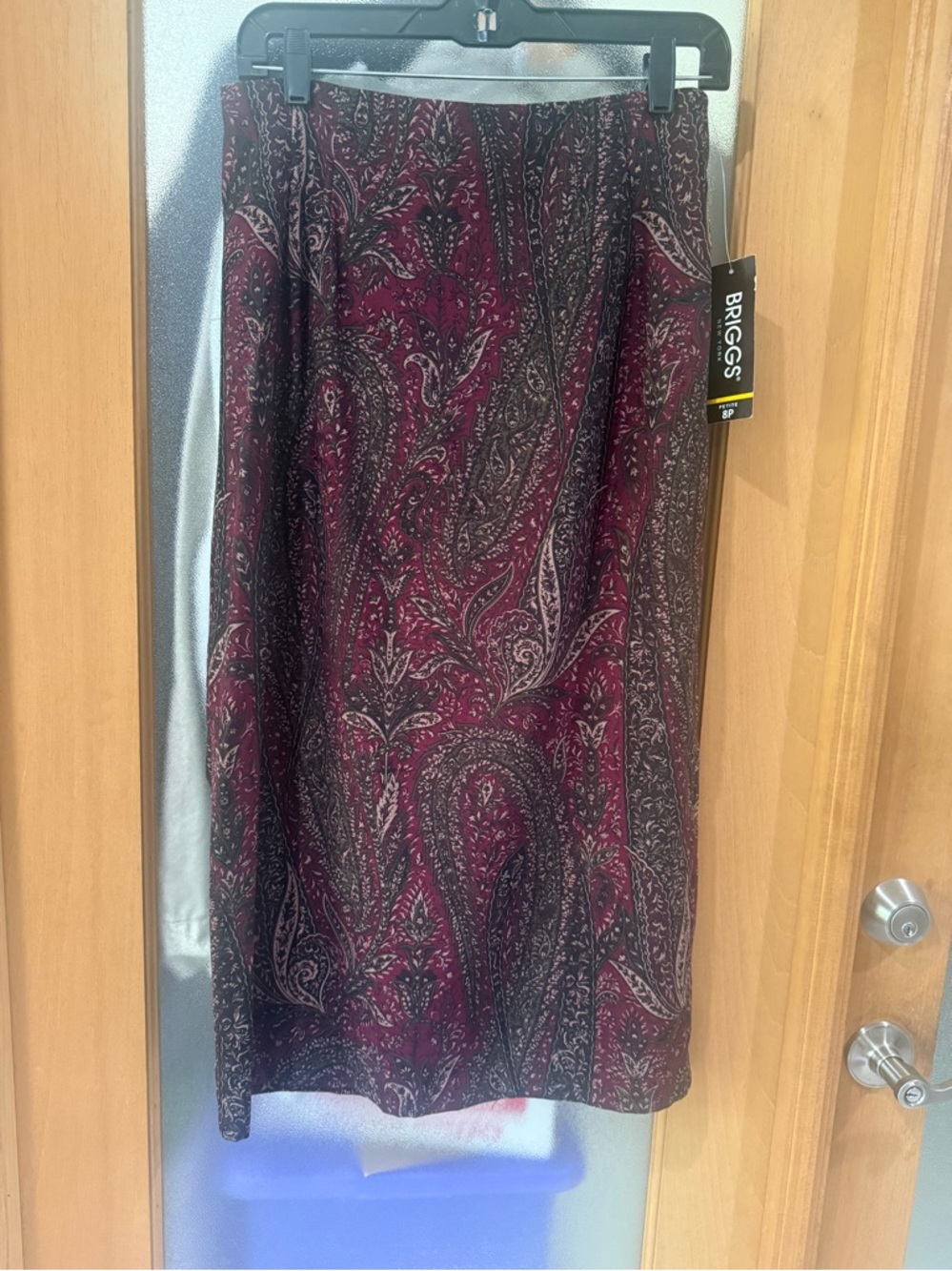 Briggs New York Women’s Burgundy / Maroon Multi Print  Skirt - Size 8 Petite